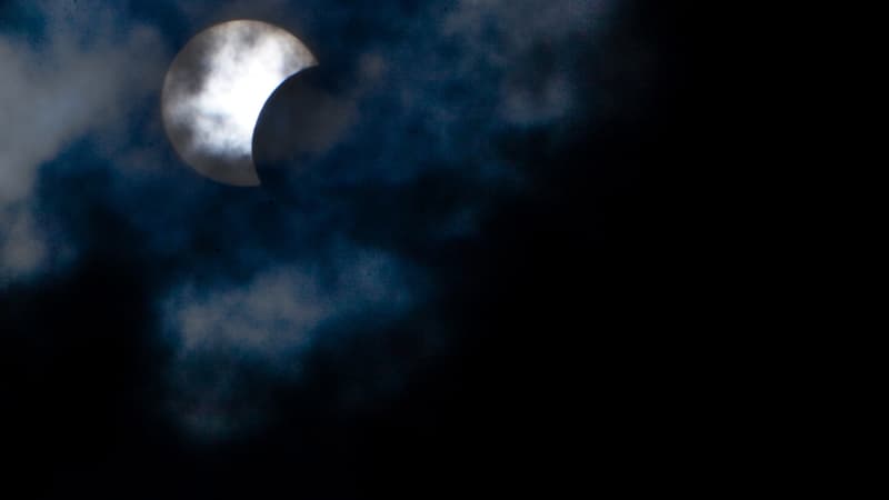 Les nuages peuvent empêcher de profiter pleinement d'une belle éclipse.