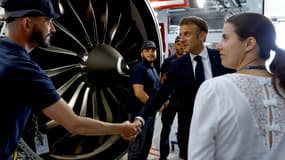 Emmanuel Macron en visite chez Safran