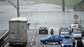 L'autoroute A10 bloquée mardi par les eaux.