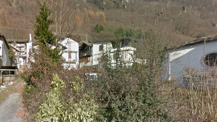 Le village de Calsazio, mis aux enchères sur eBay