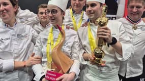 Paul Marcon et Camille Pigot avec leur trophée du Bocuse d'Or.