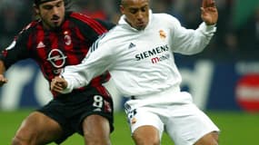 Roberto Carlos en duel avec le Milanais Gennaro Gattuso