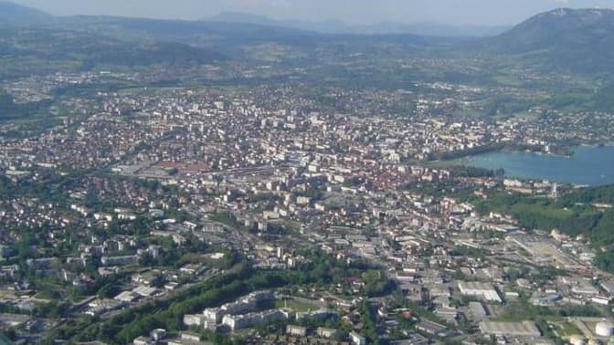 Vue aérienne d'Annecy