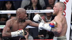 Floyd Mayweather et ConnorMcGregor sur un ring à Las Vegas, en août dernier