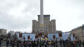 L'orchestre classique de Kiev jouant l'hymne national Place Maïdan.