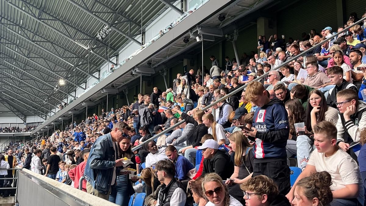 Euro 2024 - Equipe de France - 4.000 personnes présentes à Paderborn à l'entraînement des Bleus Euro 2024 - Equipe de France - 4.000 personnes présentes à Paderborn à l'entraînement des Bleus