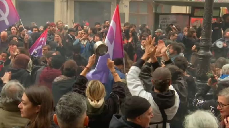 Environ 2000 manifestants se sont rassemblés à Paris après l'allocution du président, selon la préfecture de police.