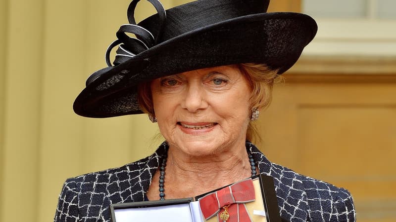 Dame Gillian Lynne anoblie par la reine d'Angleterre, le 1er mai 2014