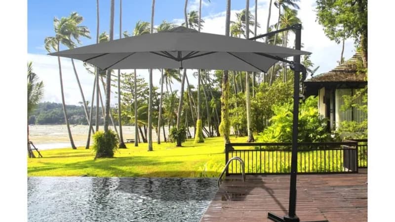 Ce parasol de jardin est à prix hyper intéressant et il est proposé par Leroy Merlin