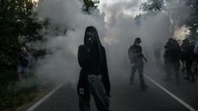 Des heurts ont éclaté entre certains manifestants et les escadrons de gendarmes mobilisés à l'occasion de la manifestation contre le chantier de l'A69, à Morens-Scopont, le 5 juillet 2025. 