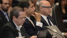 Le ministre des Affaires étrangères Hector Timerman, le Président équatorien Rafael Correa et son ministre des Affaires étrangères Ricardo Patino (de droite à gauche), lors de la réunion à Cochabamba des pays de l'Union des nations sud-américaines (Unasur