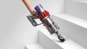 Offre exceptionnelle Dyson : l'aspirateur balai V10 à ce prix là ? Ne le laissez pas filer