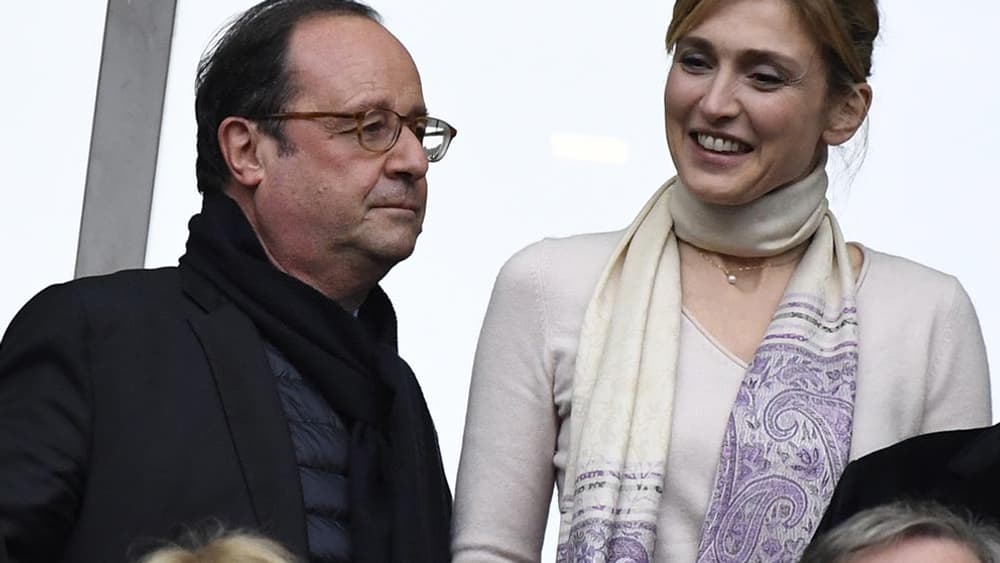 François Hollande et Julie Gayet en mars 2018 à un match des Six Nations au Stade de France. François Hollande et Julie Gayet en mars 2018 à un match des Six Nations au Stade de France.