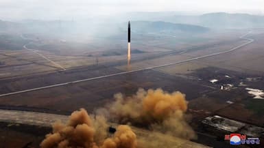 Une photo présentée par KCNA comme montrant le missile balistique intercontinental tiré le 18 février 2023 par la Corée du Nord