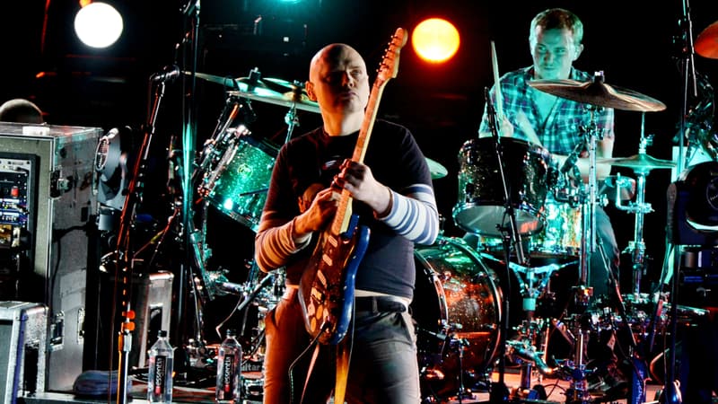 Billy Corgan et Mike Byrne lors d'un concert des Smashing Pumpkins en Californie en 2012