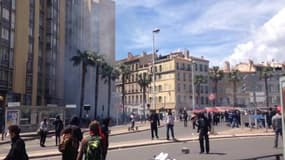 Marseille : dispersion de la manifestation dans des nuages de gaz lacrymogène - Témoins BFMTV