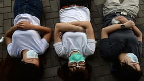 Des étudiants manifestent à Hong Kong, le 29 septembre 2014.