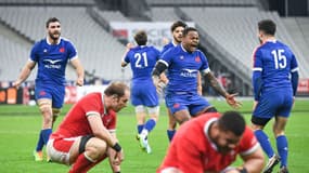 La joie des Bleus après l'essai de Brice Dulin.