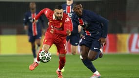 Mohamed Salah et Nuno Mendes lors de Liverpool-PSG, le 11 mars 2025 en Ligue des champions