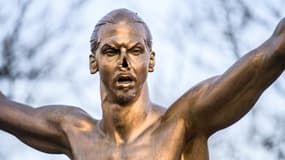 La statue défigurée de Zlatan