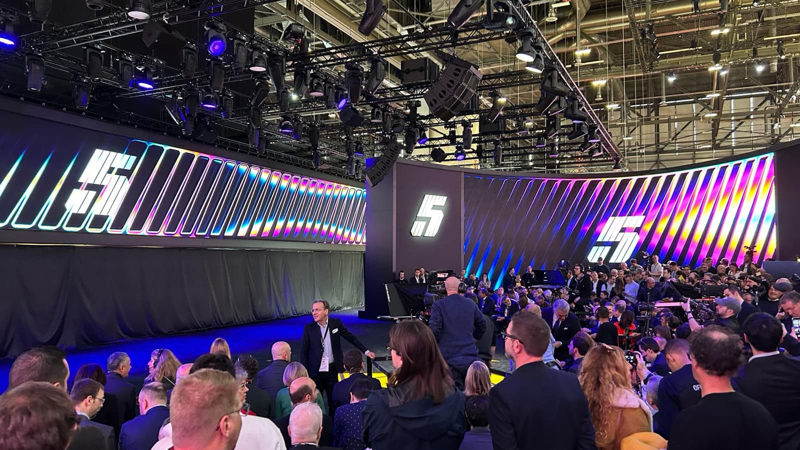 La conférence de presse de Renault salon de Genève avec au programme la nouvelle R5.
