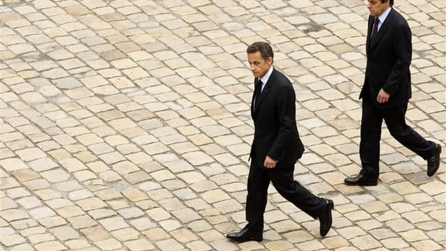 La cote de confiance de Nicolas Sarkozy s'érode d'un point à 29% d'opinions positives et François Fillon perd trois points (33%) dans le baromètre de décembre de TNS Sofres à paraître samedi dans Le Figaro Magazine. /Photo d'archives/REUTERS/Benoît Tessie