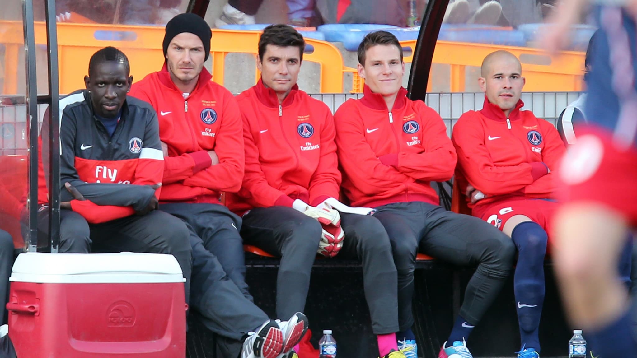 Mamadou Sakho et Kévin Gameiro sur le banc parisien lors de Lorient/PSG (2013). Mamadou Sakho et Kévin Gameiro sur le banc parisien lors de Lorient/PSG (2013).