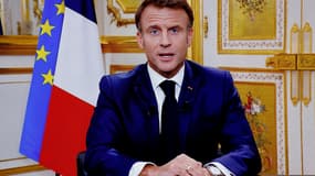 Le président de la République Emmanuel Macron prononce une allocution télévisée depuis le palais de l'Élysée, à Paris, le 12 octobre 2023.