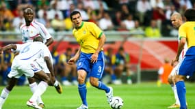 Le défenseur brésilien Lucio face à la France en quart de finale de la Coupe du monde 2006 le 1er juillet 2006 à Francfort 