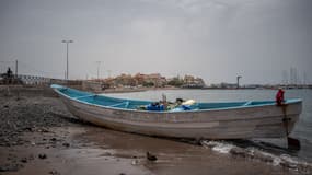 Une embarcation ayant transporté des migrants sénégalais à Arona dans les Canaries (Espagne), le 13 juillet 2023. Photo d'illustration