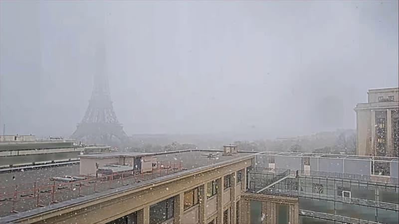 À la Tour Eiffel, au Château de Versailles... Les images de l'Île-de-France sous la neige