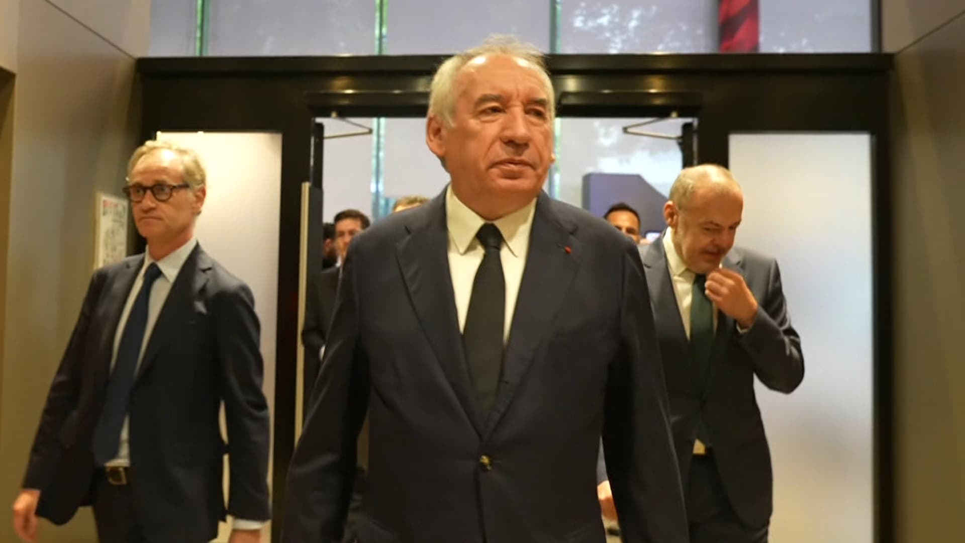Le Premier ministre, François Bayrou, lors de son arrivée dans les bureaux de BFMTV-RMC ce mardi 27 mai 2025 Le Premier ministre, François Bayrou, lors de son arrivée dans les bureaux de BFMTV-RMC ce mardi 27 mai 2025