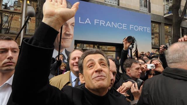 Nicolas Sarkozy a inauguré samedi un quartier général sans ostentation pour une campagne présidentielle qu'il veut mener avant tout sur le terrain et intronisé Nathalie Kosciusko-Morizet comme porte-parole de celle-ci. /Photo prise le 18 février 2012/REUT