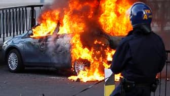 Dans une rue de Birmingham. De nouvelles émeutes ont éclaté mardi soir dans plusieurs villes britanniques au quatrième jour de violences qui ont déjà fait 111 blessés dans les rangs de la police, rapportent des sources policières. /Photo prise le 9 août 2
