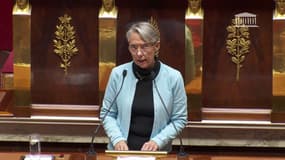 La Première ministre Elisabeth Borne prend la parole à l'Assemblée nationale lors d'un débat sur l'Ukraine, le 3 octobre 2022.