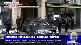 Hommage populaire à Jacques Chirac: le cortège quitte la rue de Tournon