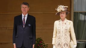 La princesse Anne et son époux, Timothy Laurence lors d'une garden party au palais de Buckingham à Londres, le 17 mai 2024.