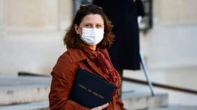 La ministre chargée des Sports, Roxana Maracineanu, à sa sortie du Conseil des ministres, le 5 janvier 2022 au palais de l'Elysée