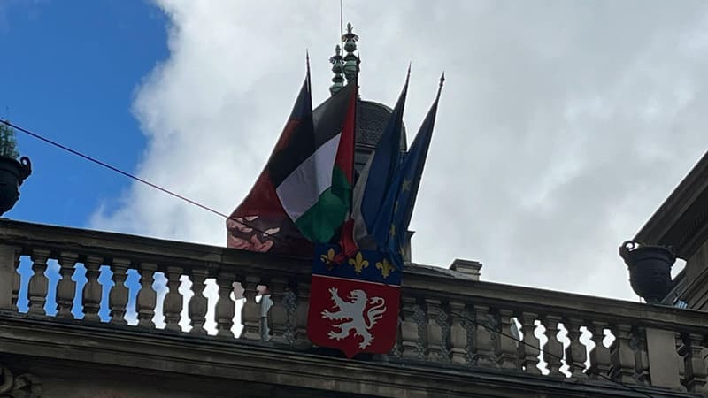 Le drapeau palestinien sur le fronton de la mairie de Lyon le 22 septembre 2025