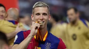 Dani Olmo célèbre le sacre du Barça en Supercoupe d'Espagne contre le Real Madrid (5-2), le 11 janvier 2025