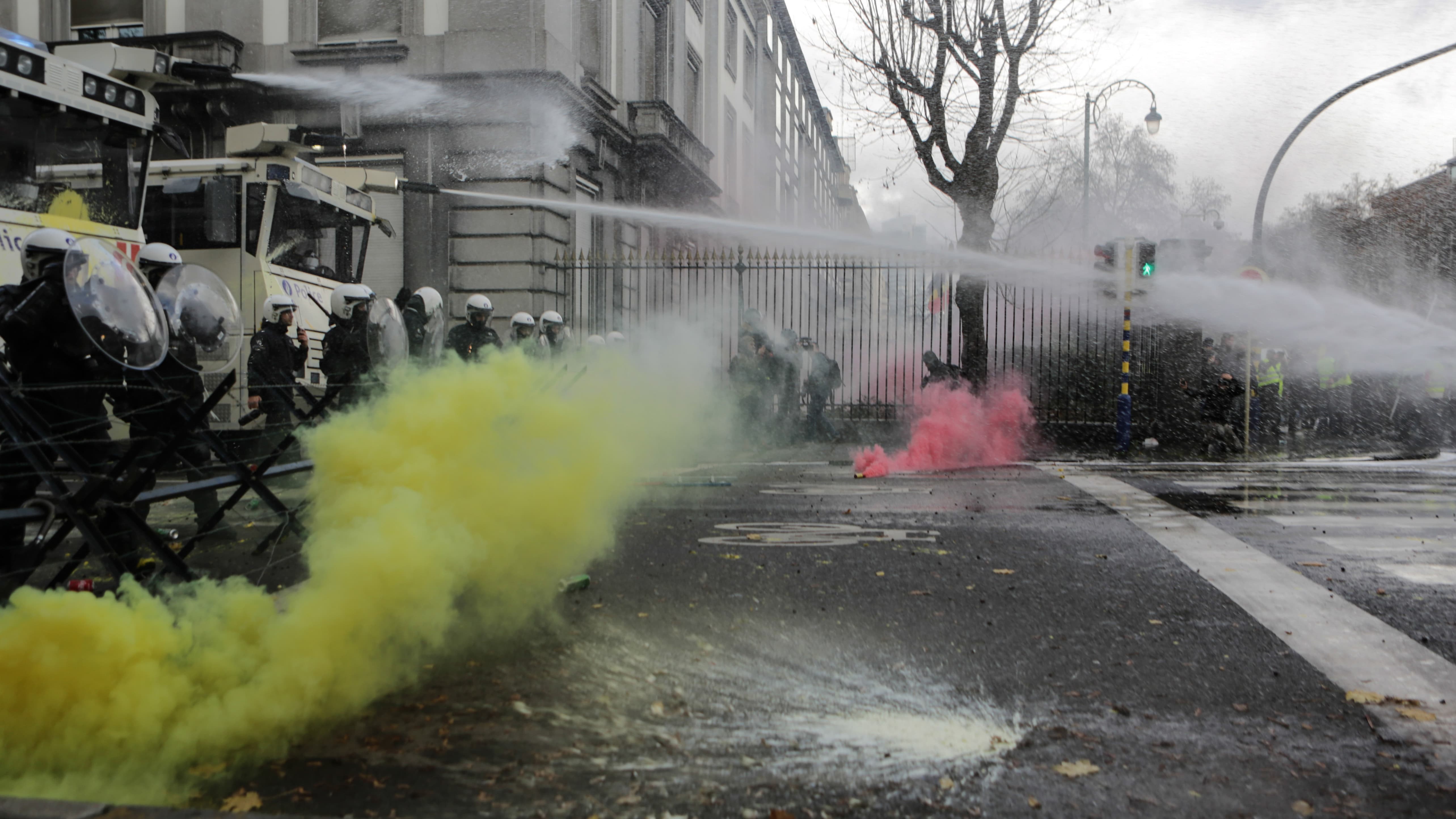 Les canons à eau de la police belge, à Bruxelles le 30 novembre 2018. Les canons à eau de la police belge, à Bruxelles le 30 novembre 2018.