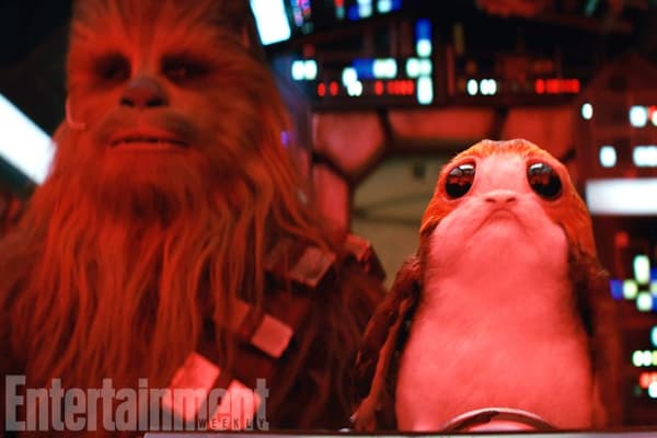 Chewbacca et un Porg dans "Star Wars VIII: les Derniers Jedi"