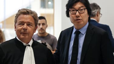 Jean-Vincent Placé et son avocat le 11 juillet 2018 au palais de Justice de Paris.