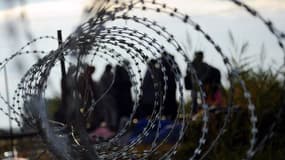 Polémique après l'installation de barbelés autour d'une aire de gens du voyage dans l'Ain