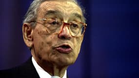 Boutros Boutros-Ghali, alors secrétaire général de l'organisation internationale de la francophonie, prononce le discours d'ouverture du 13e concours international de plaidoiries pour la défense des droits de l'homme le 27 janvier 2002 à Caen.