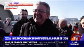 Perturbé par la musique en plein direct, Jean-Luc Mélenchon demande aux grévistes de "baisser le son"