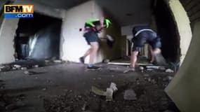 Une course effrénée pour sauter en base jump d’un immeuble abandonné