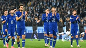 Les joueurs de Chelsea saluent leurs supporters, après leur victoire (1-0) face à Malmö, lors de la 4e journée de la phase de groupes de la Ligue des Champions, le 2 novembre 2021 à Malmö