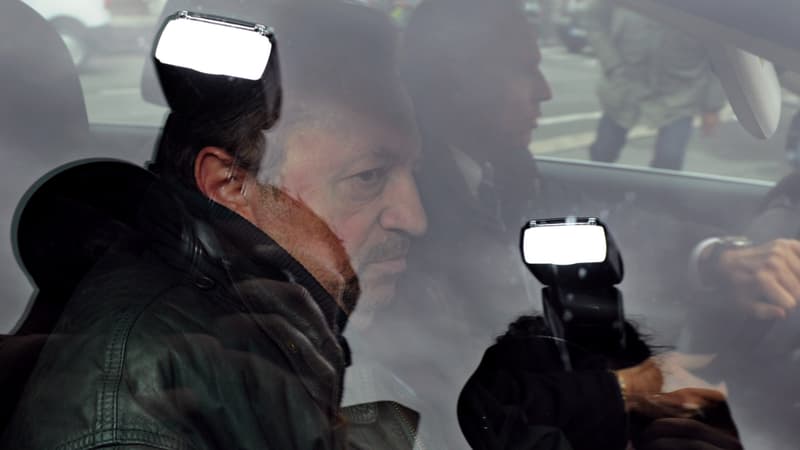 Jean-Noël Guerini lors de son arrivée à la gendarmerie de Marseille, mardi 2 avril 2013.