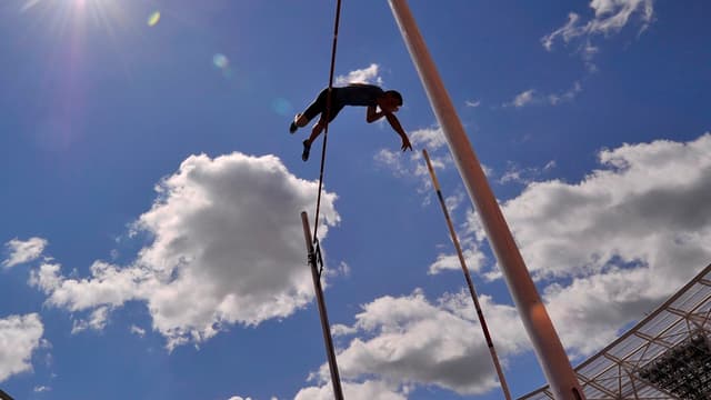 Renaud Lavillenie s'envole au-dessus des six mètres à Londres